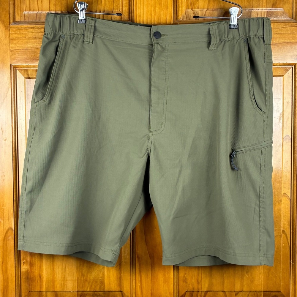 Wrangler Mens Olive Green Outdoor Utility Cargo Shorts Size 42 Gorpcore Hiking